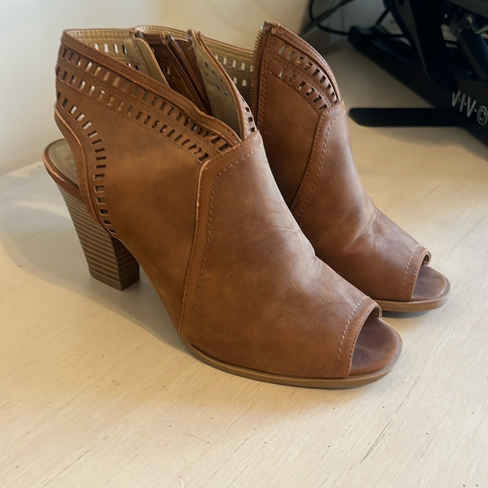 Cute brown peep toe heels!
